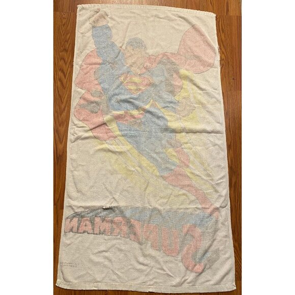 Vintage 1982 DC Comics Flying Superman Beach Towel Full Size 50X26 Rare - Picture 4 of 7